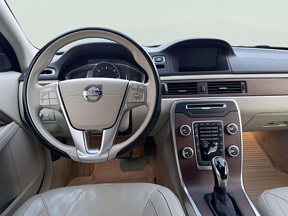 Volvo V70 11 of 30