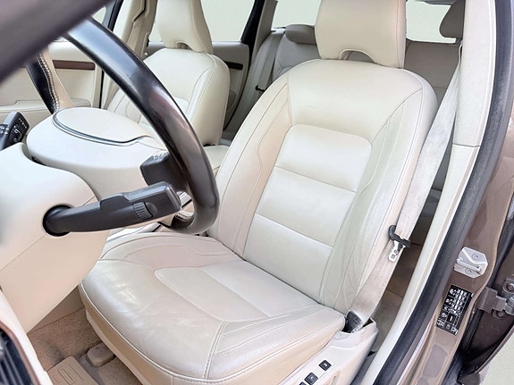 Volvo V70 16 of 30