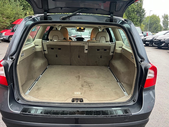 Volvo V70 14 of 28