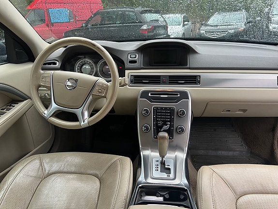 Volvo V70 15 of 28