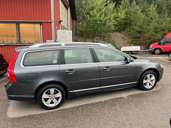 Volvo V70 13 of 28