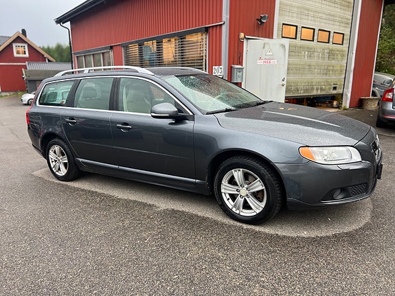 Volvo V70 8 of 28