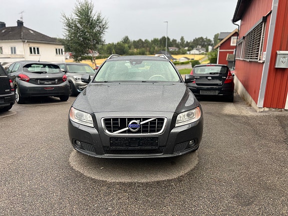 Volvo V70 2 of 28