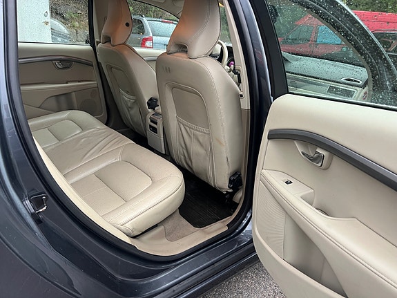 Volvo V70 17 of 28