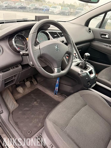 Peugeot 5008 9 of 25