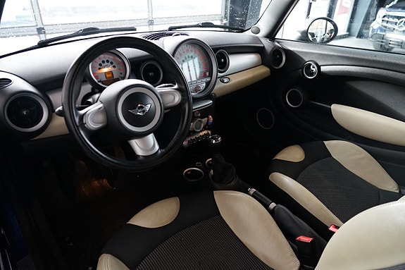 MINI Cooper 10 of 11