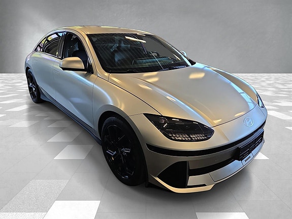Hyundai Ioniq 6 2 of 14