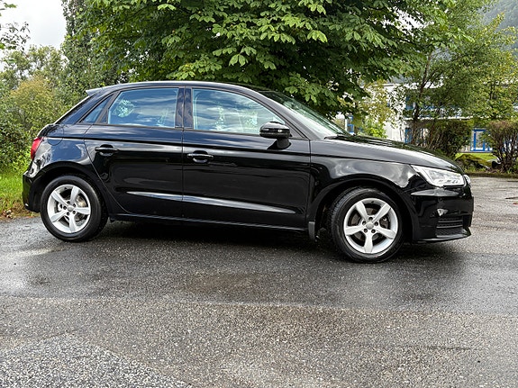 Audi A1 3 of 17
