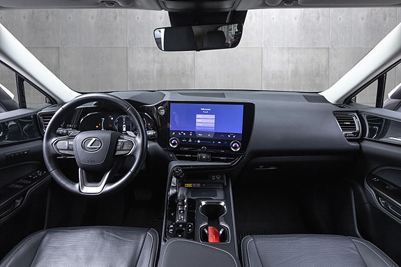 Lexus NX450h 25 of 30