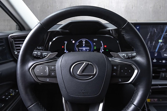 Lexus NX450h 10 of 30