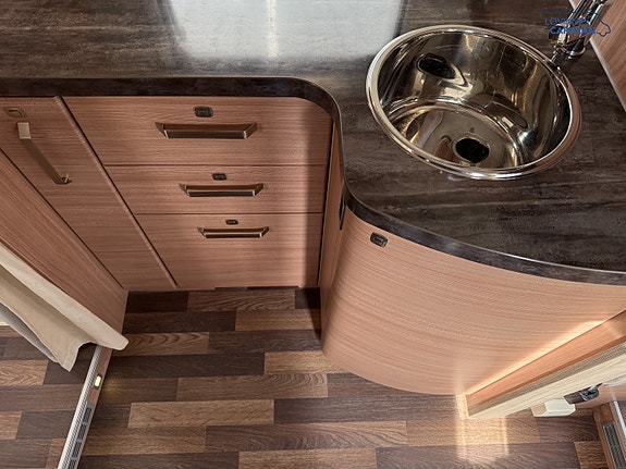 Knaus Sky Wave 700 - Queenbed - AC i bodel! 24 of 30