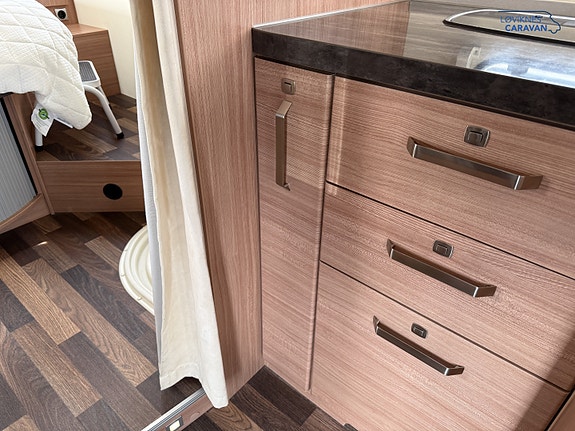 Knaus Sky Wave 700 - Queenbed - AC i bodel! 26 of 30