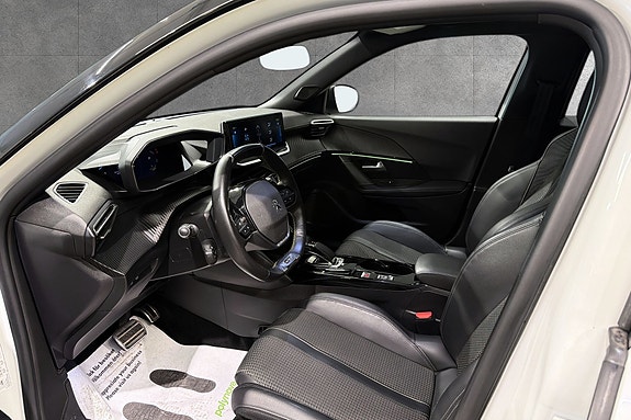 Peugeot e-2008 10 of 18
