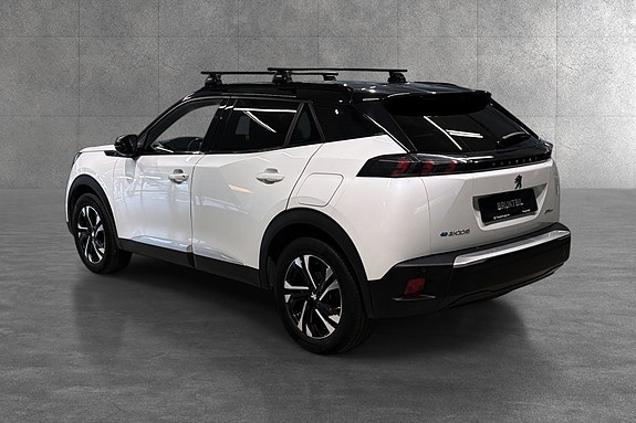 Peugeot e-2008 3 of 18