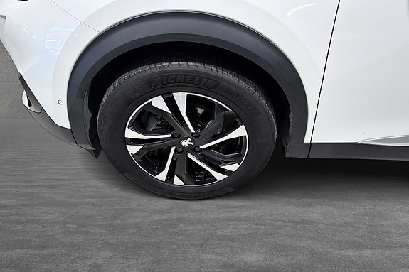 Peugeot e-2008 18 of 18