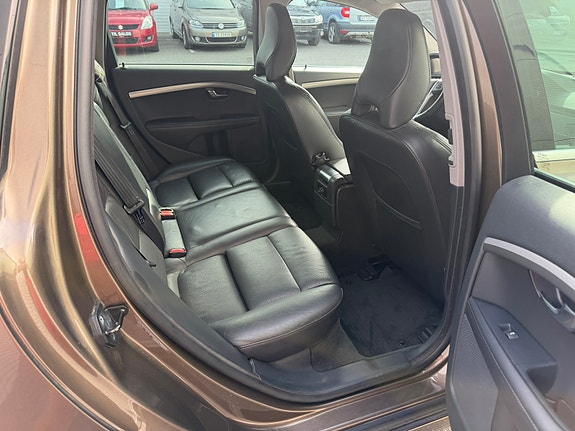 Volvo V70 8 of 15
