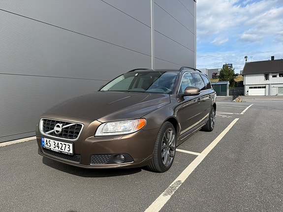 Volvo V70 2 of 15