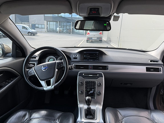 Volvo V70 5 of 15