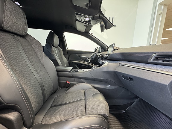 Peugeot 5008 15 of 28