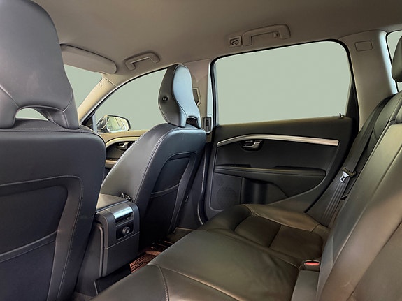Volvo V70 10 of 30