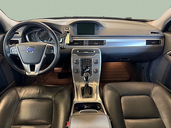 Volvo V70 11 of 30