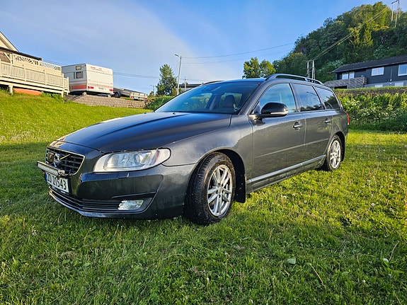Volvo V70 2 of 18