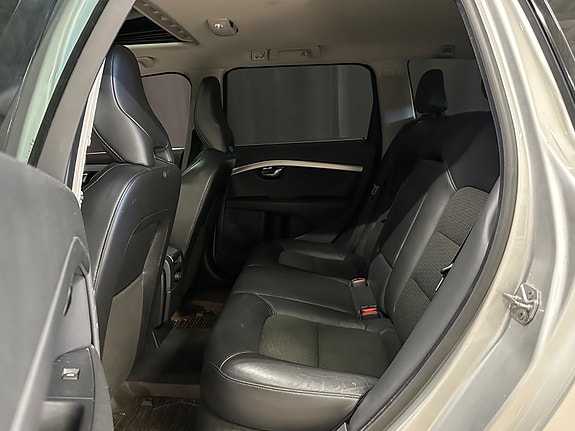 Volvo V70 12 of 28