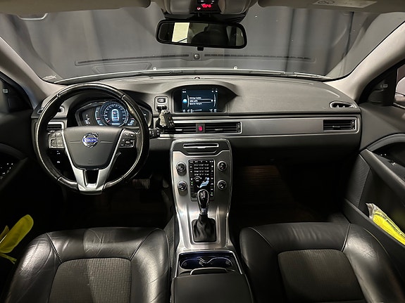 Volvo V70 16 of 28