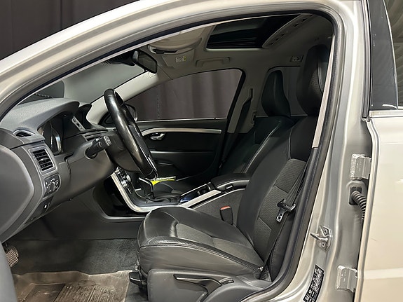 Volvo V70 11 of 28