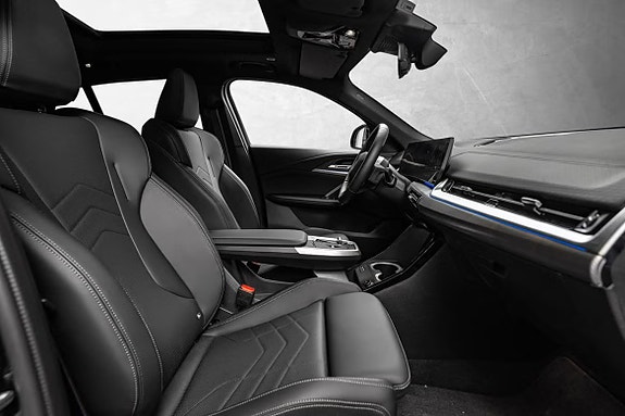 BMW iX2 15 of 23