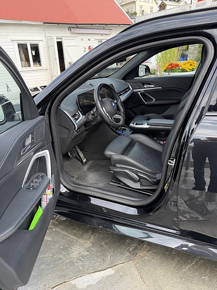 BMW iX2 8 of 23