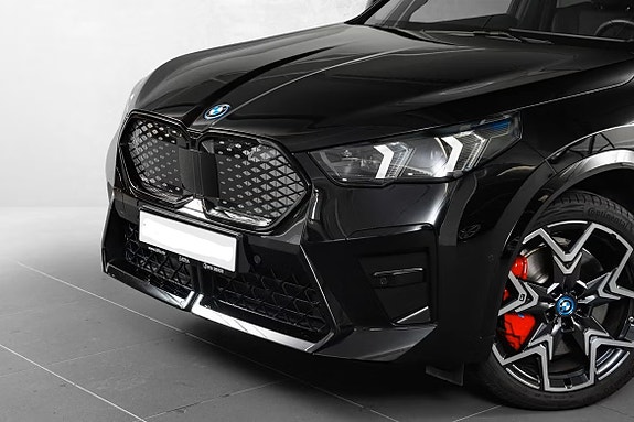 BMW iX2 6 of 23