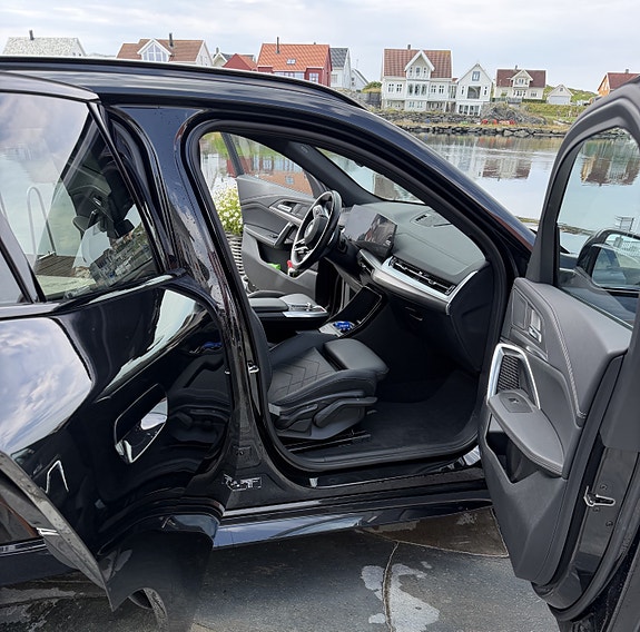 BMW iX2 7 of 23