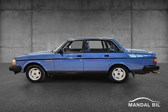 Volvo 244 12 of 30