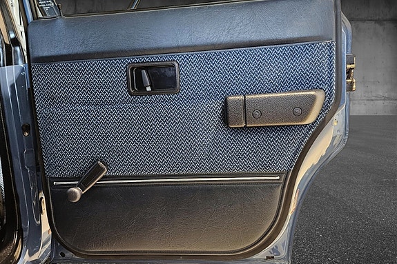 Volvo 244 26 of 30