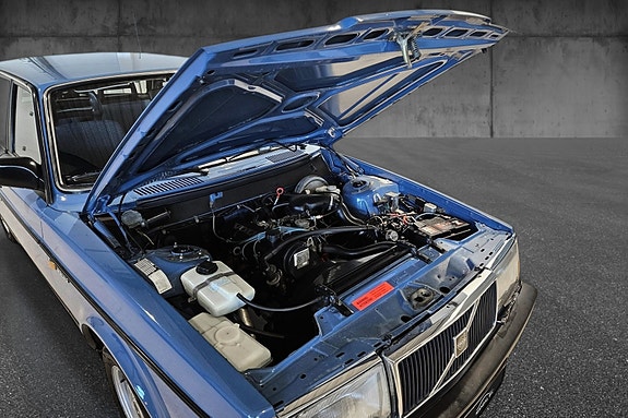 Volvo 244 5 of 30