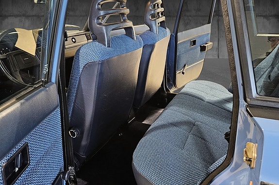 Volvo 244 28 of 30