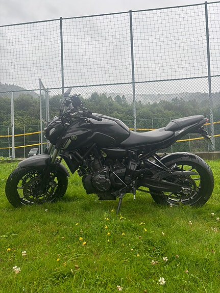 Yamaha MT-07 4 of 17
