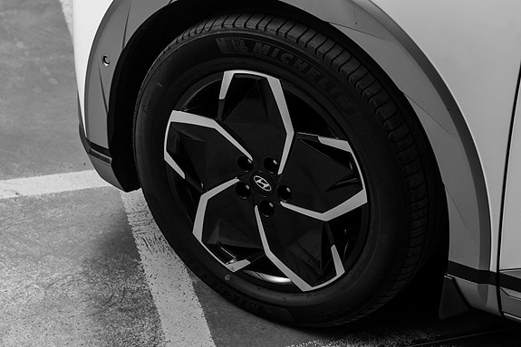 Hyundai Ioniq 5 10 of 30