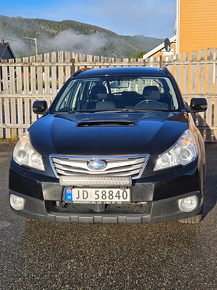 Subaru Outback 2 of 8