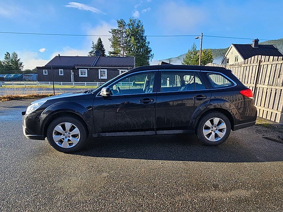 Subaru Outback 3 of 8