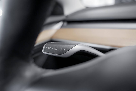 Tesla Model 3 19 of 30