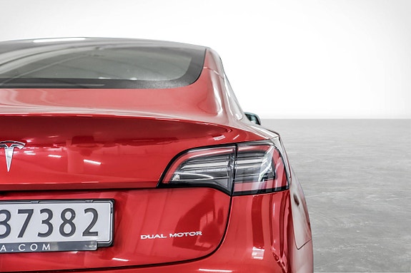Tesla Model 3 7 of 30