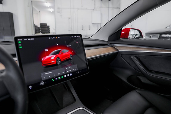 Tesla Model 3 21 of 30