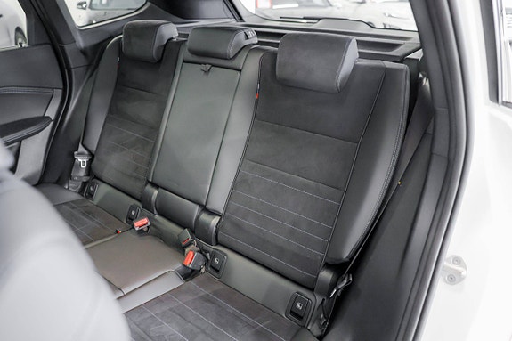 BMW iX1 18 of 30