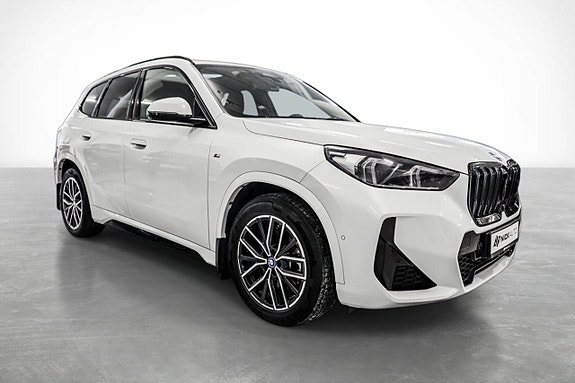 BMW iX1 5 of 30
