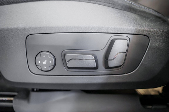BMW iX1 17 of 30