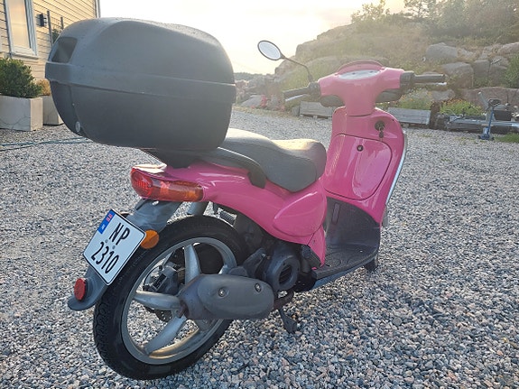 Aprilia Scarabeo 50 2 of 5