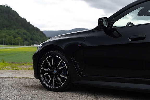 BMW i4 12 of 30