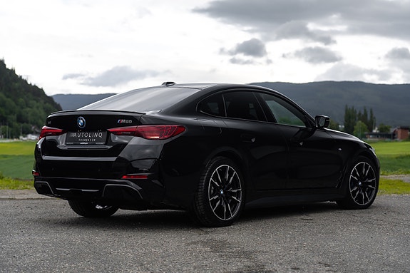 BMW i4 3 of 30